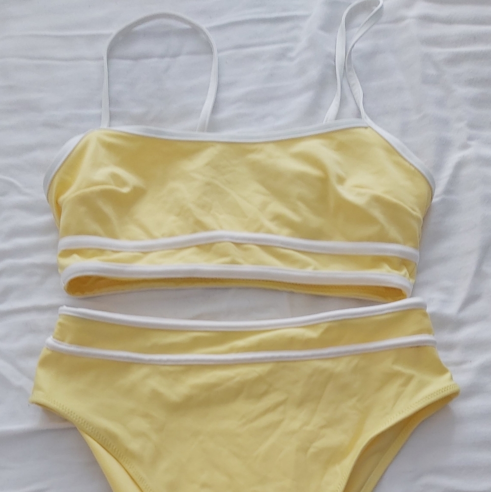 Lemon bikini